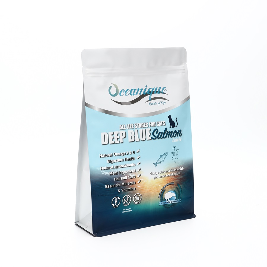 1.6 كجم من طعام القطط والكلاب الجاف عالي الجودة والمخصص، في كيس ذي قاعدة مسطحة